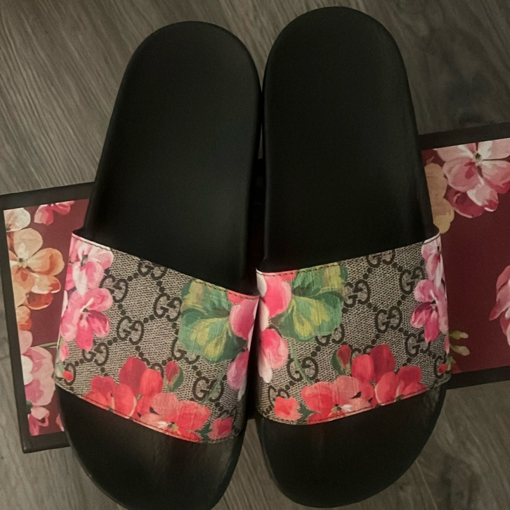 Gucci floral flip flop